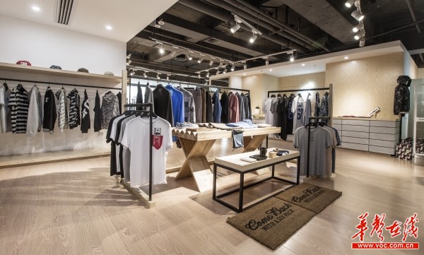 JUICE STAND长沙店开业 陈冠希现身支持 - 活