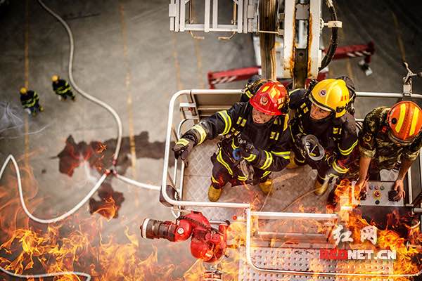 消防员的时间是按秒来计算的，在灾难突发时，一秒钟决定死生存亡