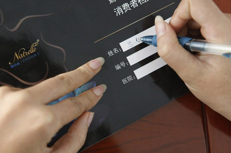 女子双十一隆胸升级F罩杯：成为中国最大人造胸女神