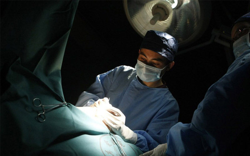 女子双十一隆胸升级F罩杯：成为中国最大人造胸女神