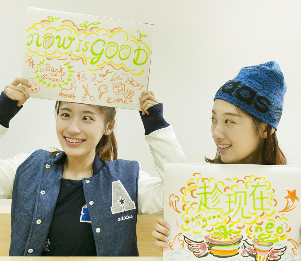 复旦双胞胎校花着学位服自拍 颜值爆表