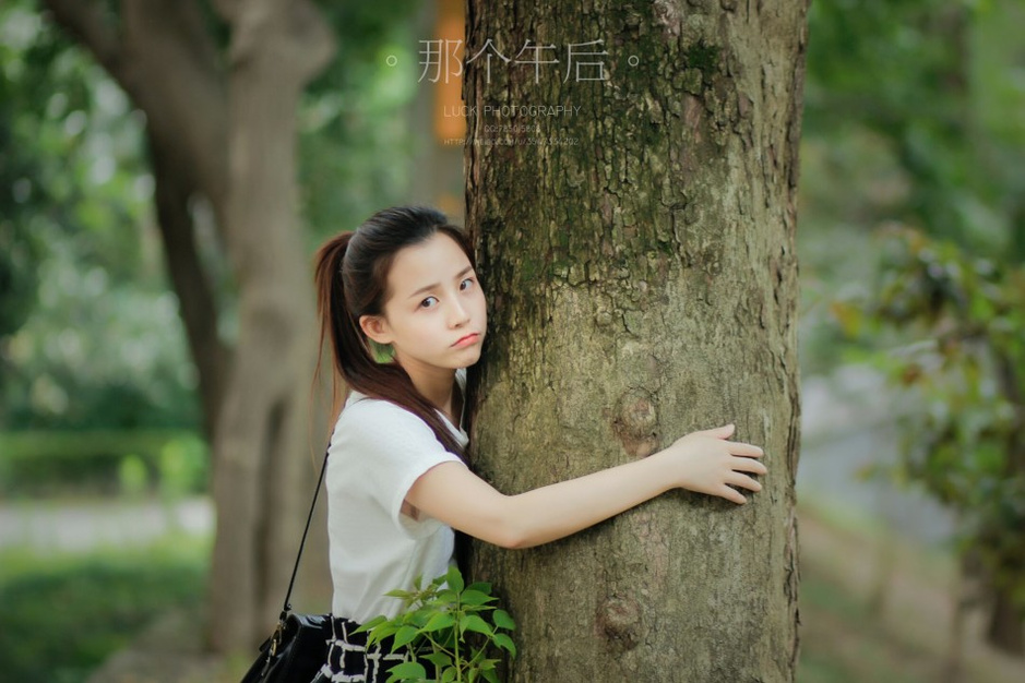 南林大校花晒唯美写真 清冷气质酷似小龙女