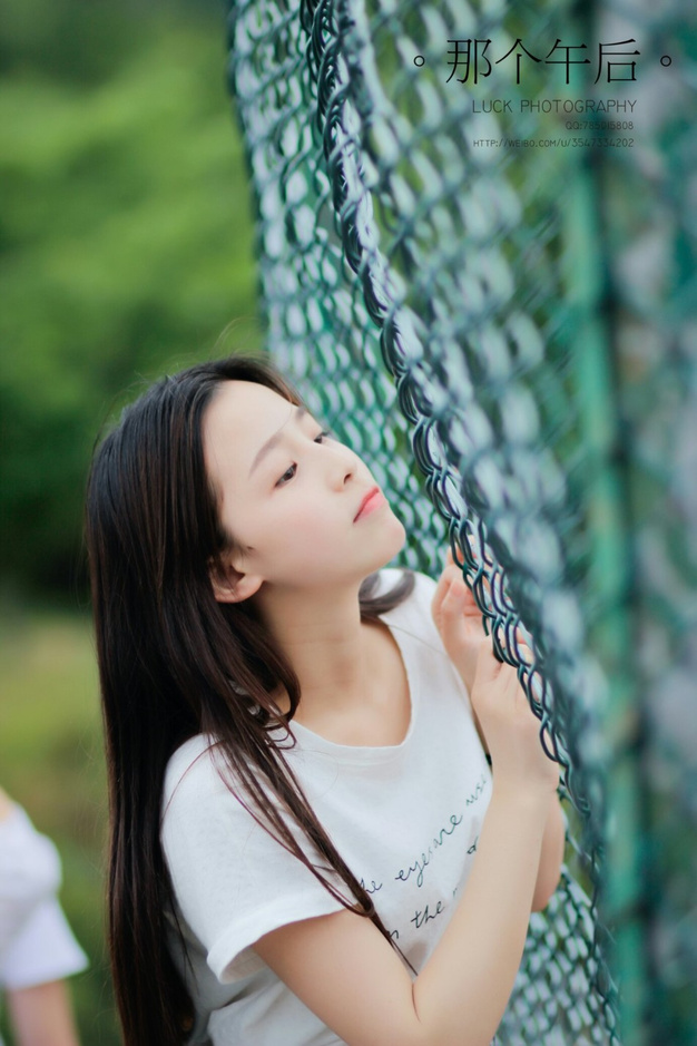 南林大校花晒唯美写真 清冷气质酷似小龙女