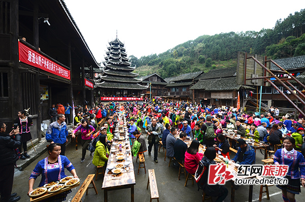 芋头侗寨数百人的合拢宴。