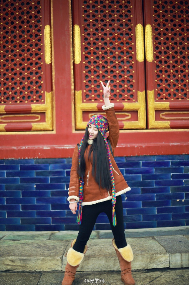 校花晒芙蓉出水写真 傲人身材美到窒息