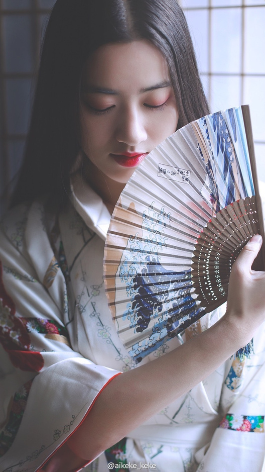 校花晒芙蓉出水写真 傲人身材美到窒息