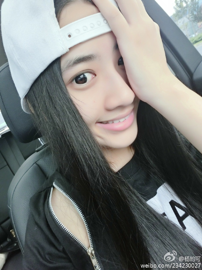 校花晒芙蓉出水写真 傲人身材美到窒息