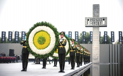 昨天，南京大屠杀死难者国家公祭仪式在侵华日军南京大屠杀遇难同胞纪念馆举行。新华社发