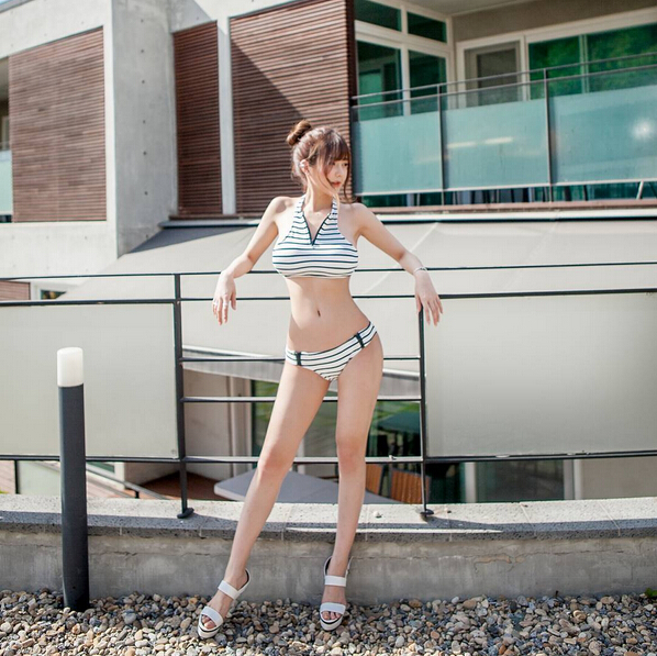 网络女主播神似“娜美” 因不科学的身材爆红