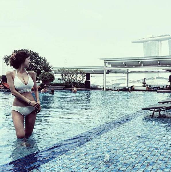 网络女主播神似“娜美” 因不科学的身材爆红