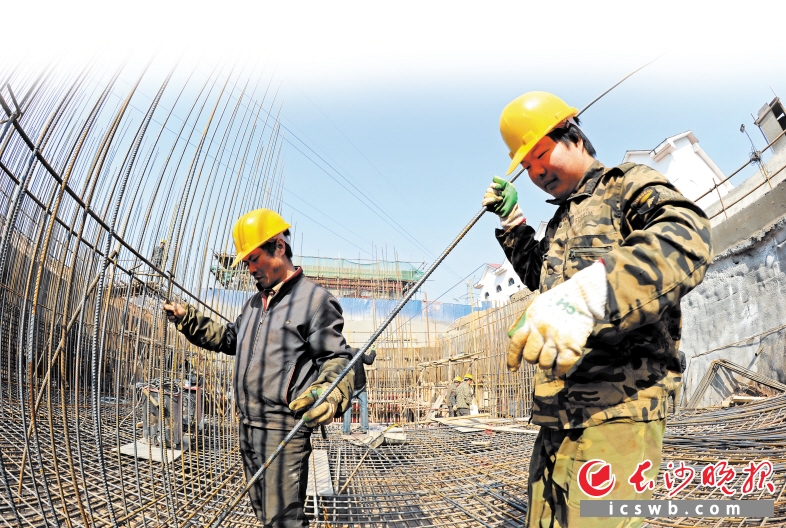 长沙首创农民工工伤参保模式，为农民工撑起最强“保护伞”。 长沙晚报记者 王志伟 摄