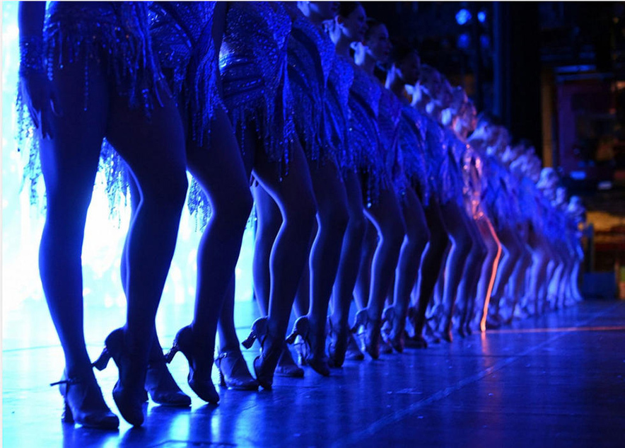 美国火箭女郎热辣 “大腿舞”再现舞台