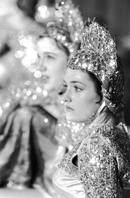 美国火箭女郎热辣 “大腿舞”再现舞台