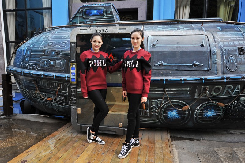 国际模特大赛比基尼秀 选手成性感海盗女郎