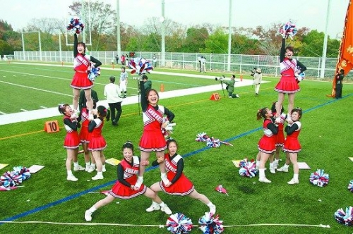 揭秘啦啦队风光背后的“潜规则”：表演时禁穿内裤