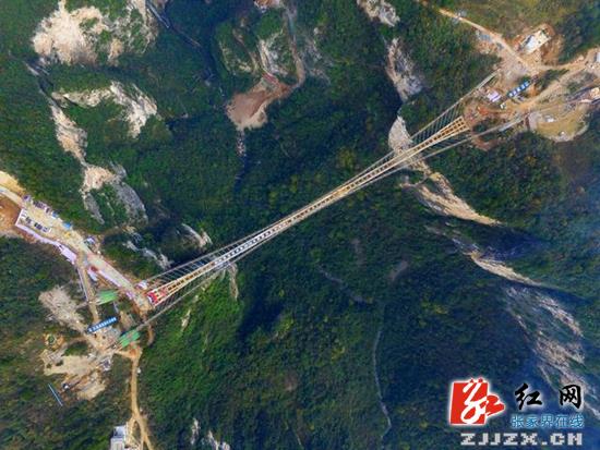 张家界大峡谷玻璃桥入选“全球七大最销魂的观景桥”