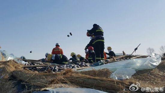 黑龙江密山市发生大棚坍塌事故