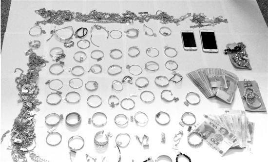 老板心太大百万金器不锁保险箱 小偷6分钟偷光光