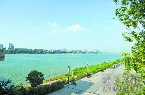 湘江湘潭段水质持续改善，为近年最优。（记者 欧阳天 摄）