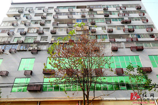 空调规范放置，并统一刷成了红色