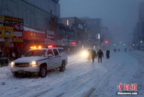 美国强暴风雪已致至少19人遇难 机场公交仍中断