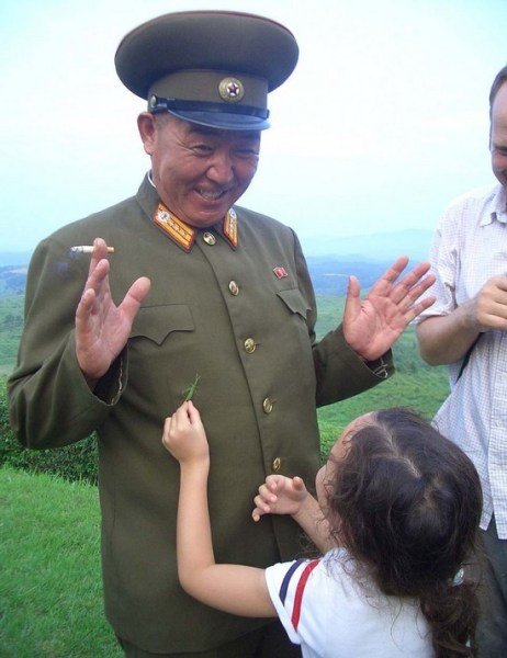朝鲜人娱乐生活揭秘：在酒吧喝酒 购西式快餐