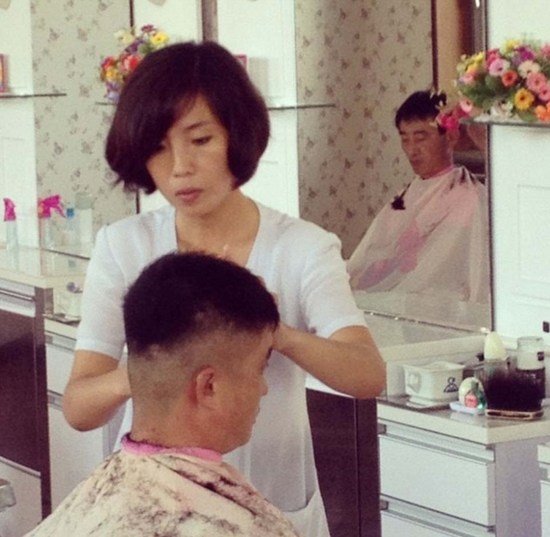 朝鲜人娱乐生活揭秘：在酒吧喝酒 购西式快餐