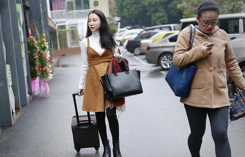 网红打拼记：被骂小三脸躲被窝哭