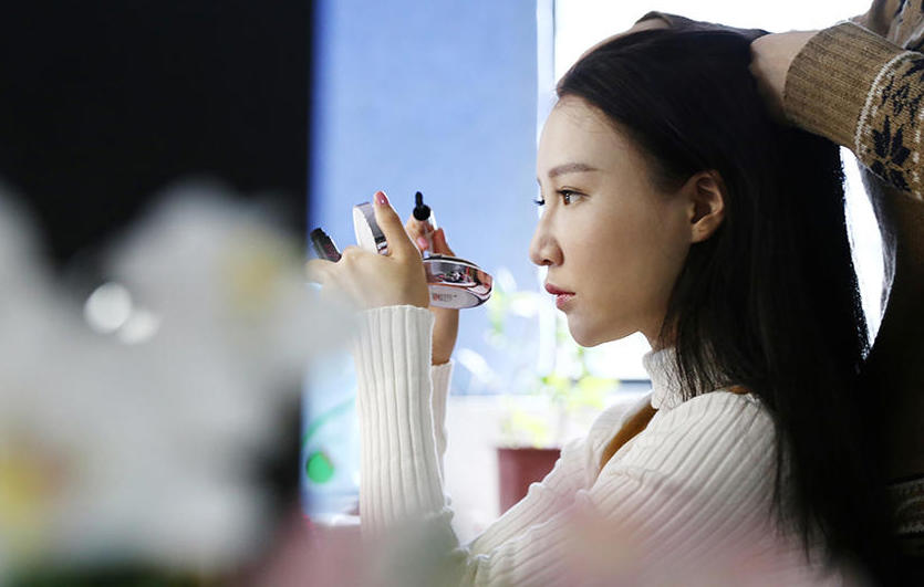 网红打拼记：被骂小三脸躲被窝哭