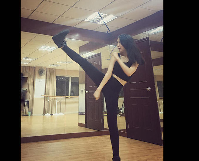 网红打拼记：被骂小三脸躲被窝哭