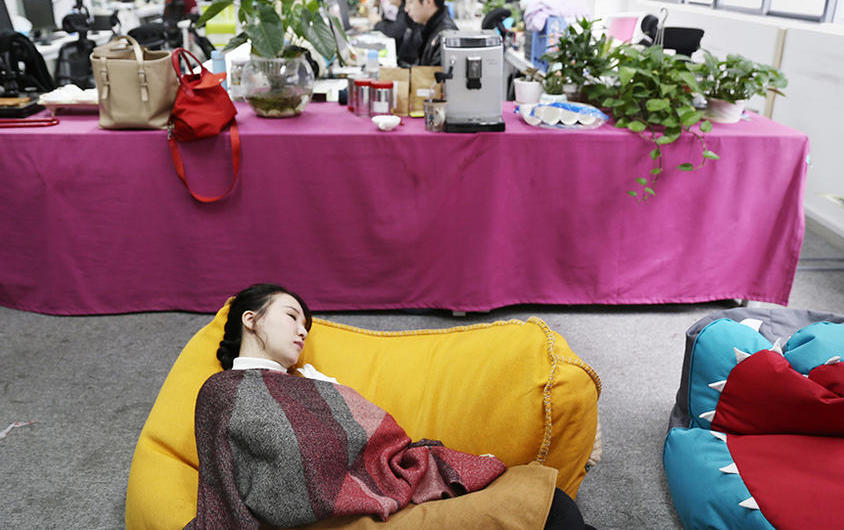 网红打拼记：被骂小三脸躲被窝哭