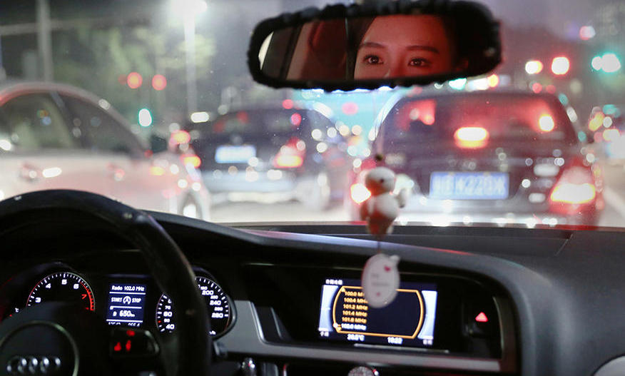 网红打拼记：被骂小三脸躲被窝哭