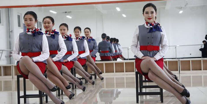 上海虹桥机场两客机滑行中擦撞 机翼损坏