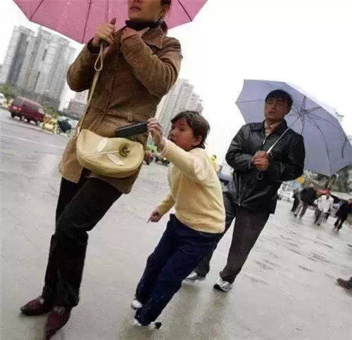 引以为戒：监控下的小偷作案场景集锦