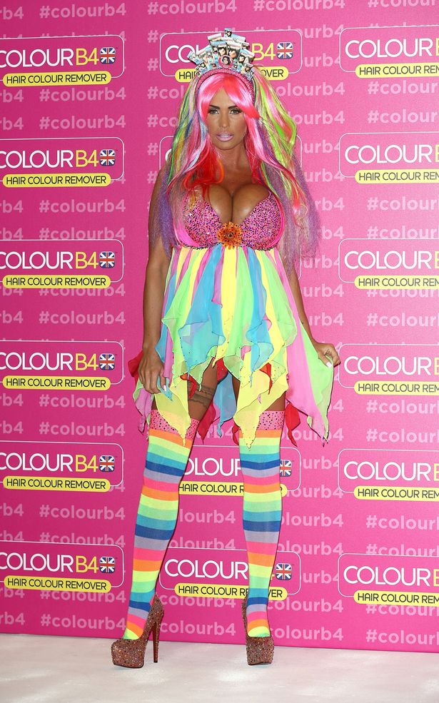 母女俩花费近53万人民币 整容成同一明星脸