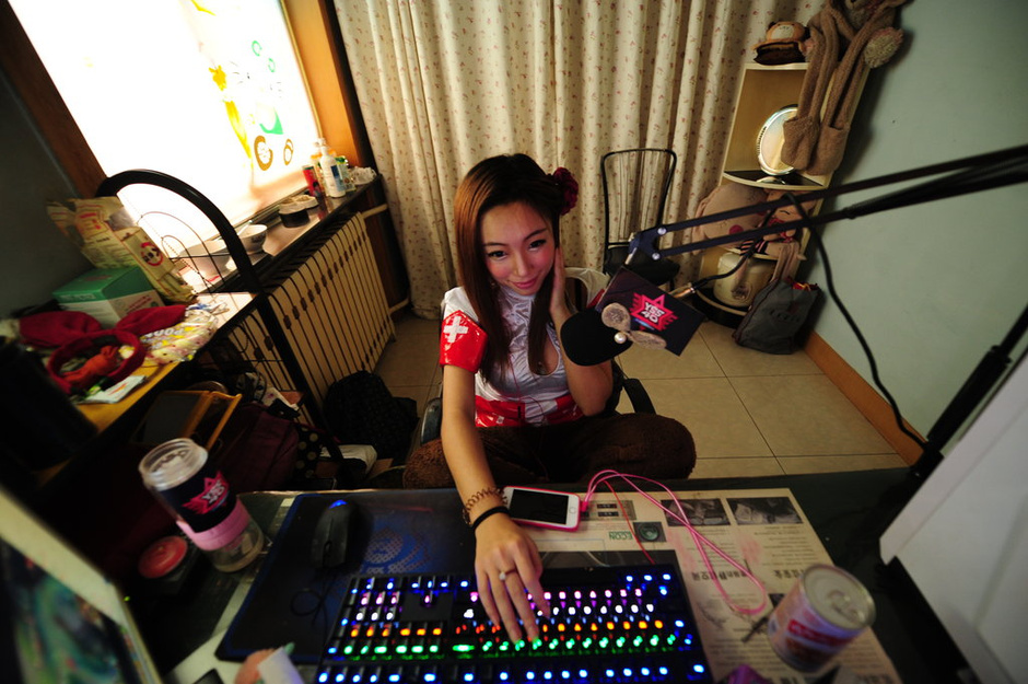 网游女主播最高年入6000万 70%都是大学生(组图)