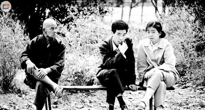 上世纪80年代的年轻人这么谈恋爱 亲一个能乐半天_中国国情_中国网