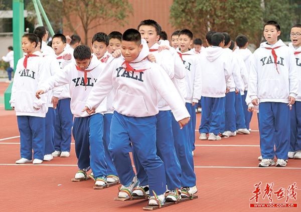 长沙市雅礼实验中学学生在参加大课间体育活动.