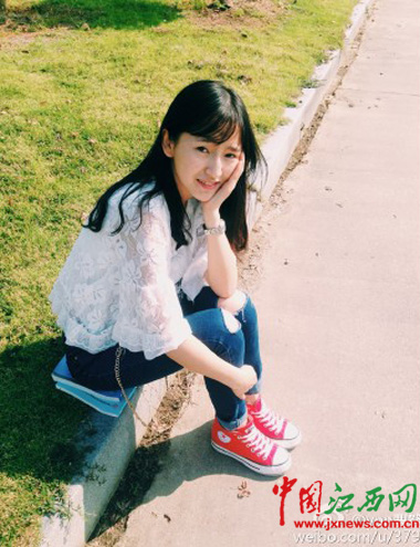 学生装扮(图片来源于晏同学个人微博)