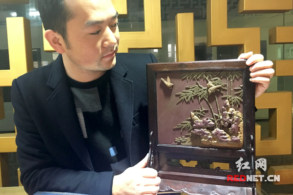 王先生购买的祁阳石雕插屏。