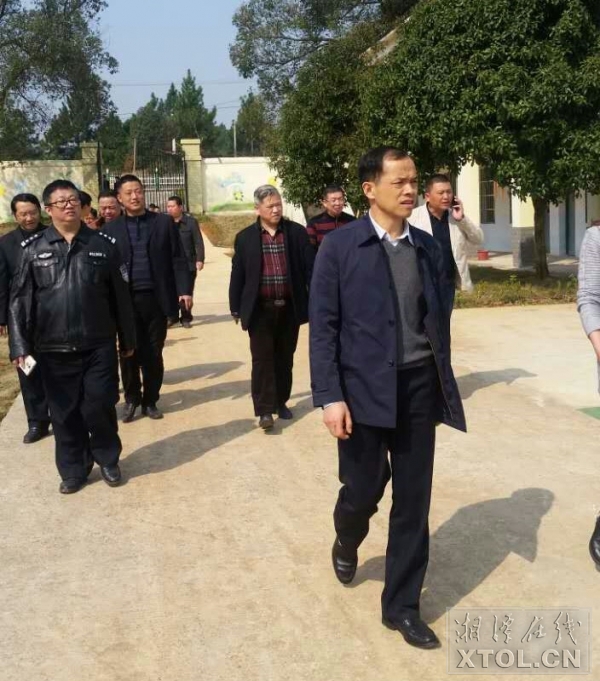 湘潭市副市长苏健全率队到湘乡市督查指导学校及幼儿园新学期开学