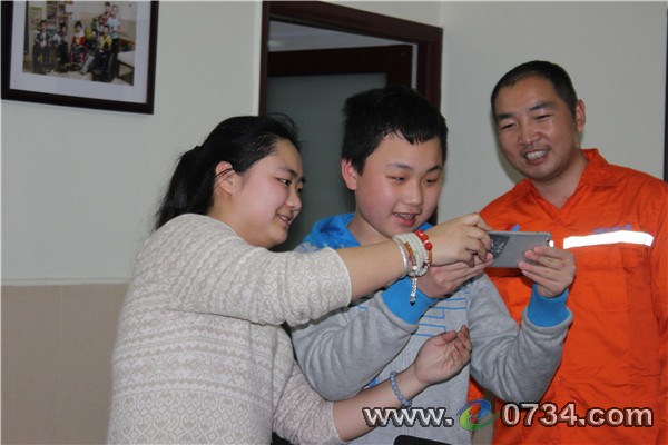 学雷锋:中国水电八局为福利院捐赠爱心物资 - 