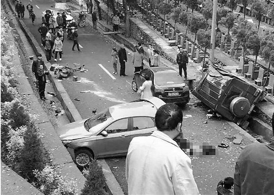 杭州萧山车祸案肇事者驾豪车撞人群非房产老总