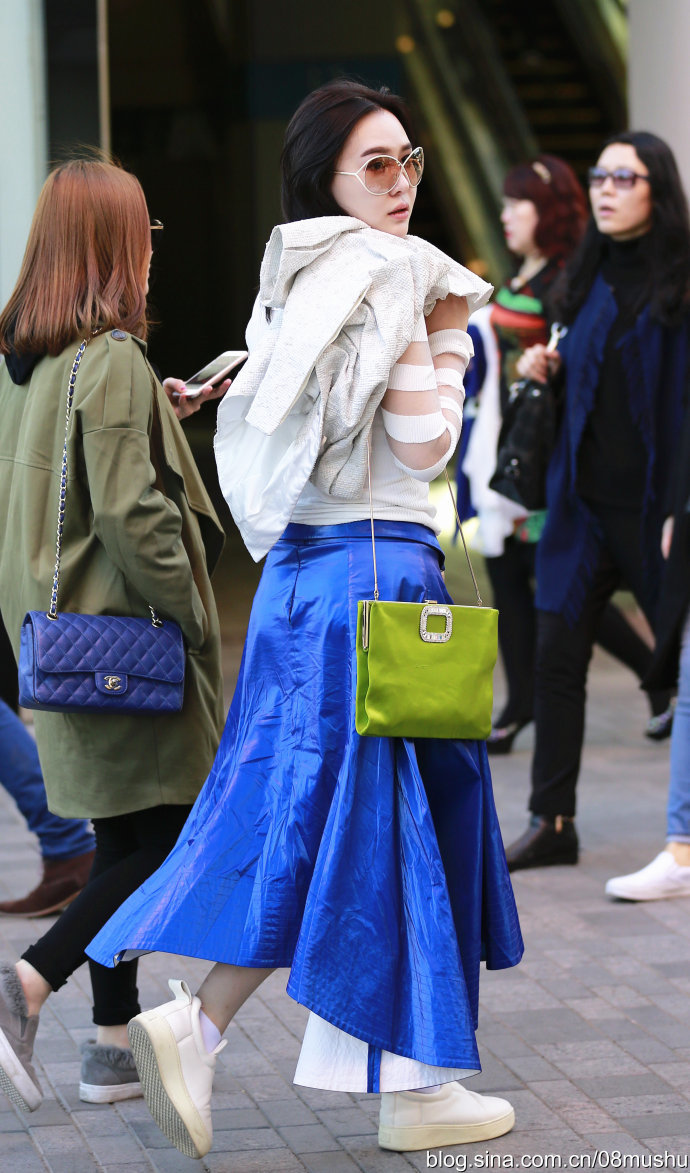 街拍:三里屯个性潮女