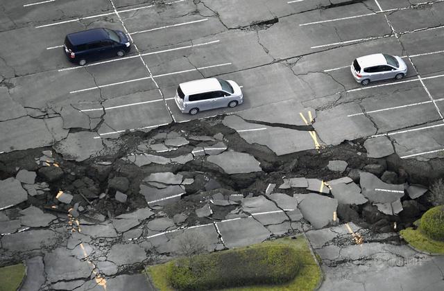 日本九州7.3级地震已致11人遇难 山崩地裂(图)