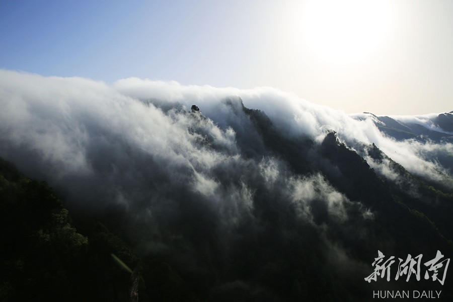 张家界武陵源:雨后云瀑宛如天河倾泻