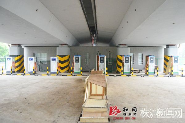 即将投入使用的新能源汽车充电站 谭浩瀚 摄 配 刘平4