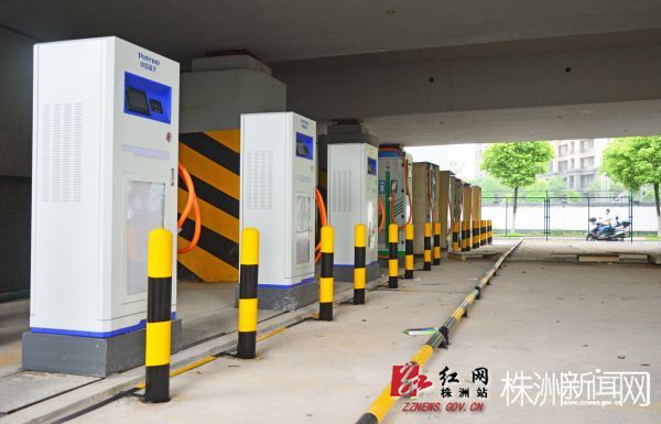 即将投入使用的新能源汽车充电站 谭浩瀚 摄 配 刘平3