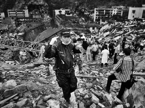 一忽八年,李杨用生命记录下的汶川大地震!