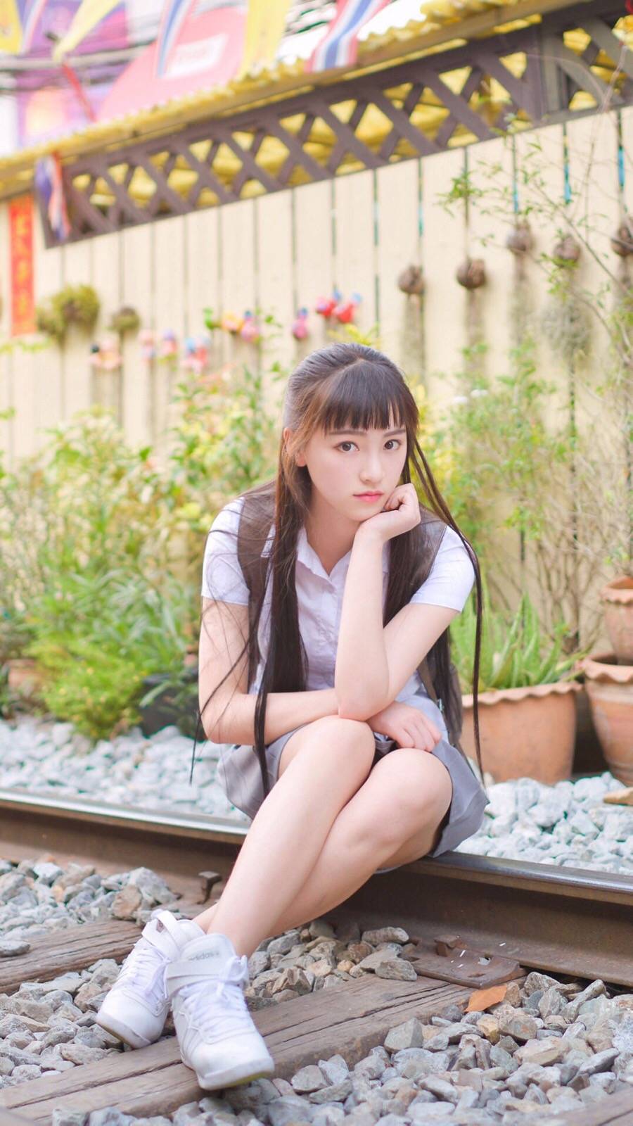 武大校花清纯不再 黄灿灿双下巴脸变僵硬似大妈